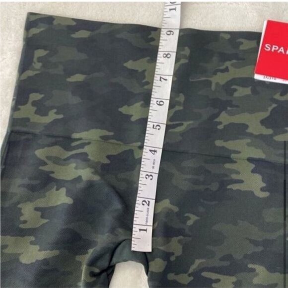 SPANX NWT Look at me Now Camo Green Seamless Leggings Size Medium - Picture 6 of 7